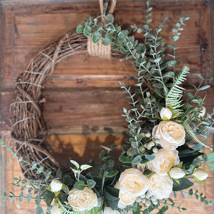 Creamy Rose LED Wreath