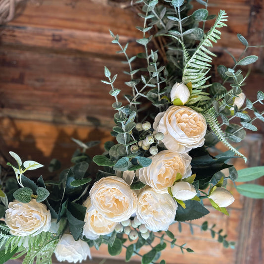 Creamy Rose LED Wreath