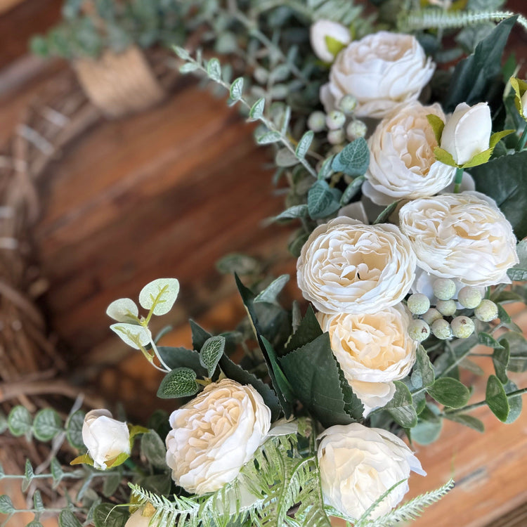 Creamy Rose LED Wreath