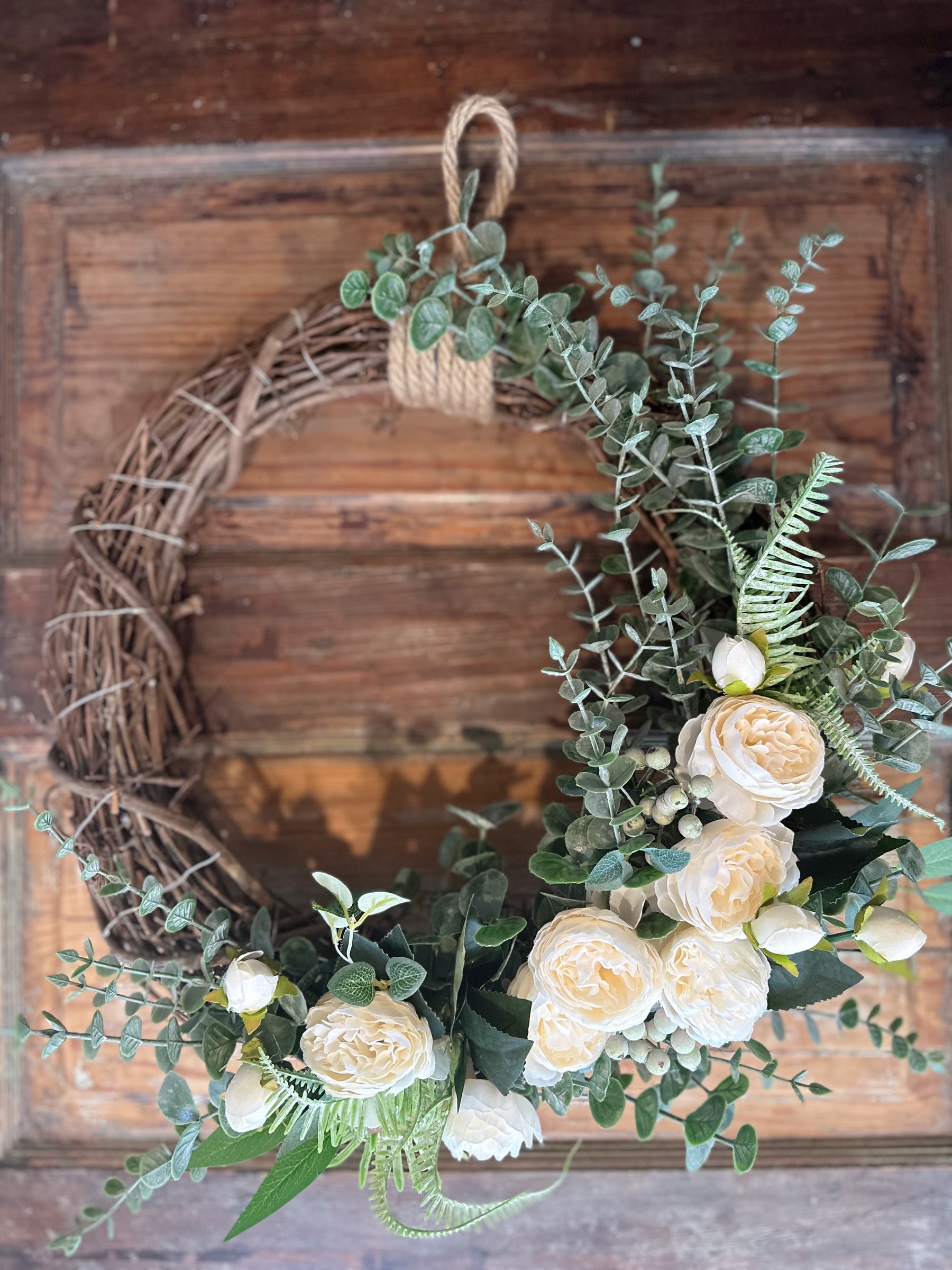 Creamy Rose Wreath 1.JPG__PID:f0f7d810-bfa5-47a6-b3cb-6eb5f1afee86