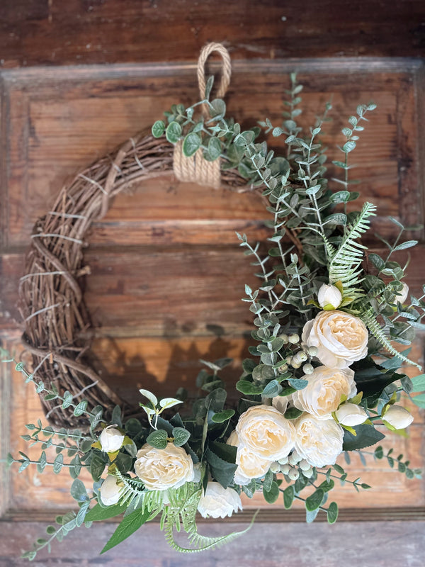 Creamy Rose Wreath 1.JPG__PID:f0f7d810-bfa5-47a6-b3cb-6eb5f1afee86