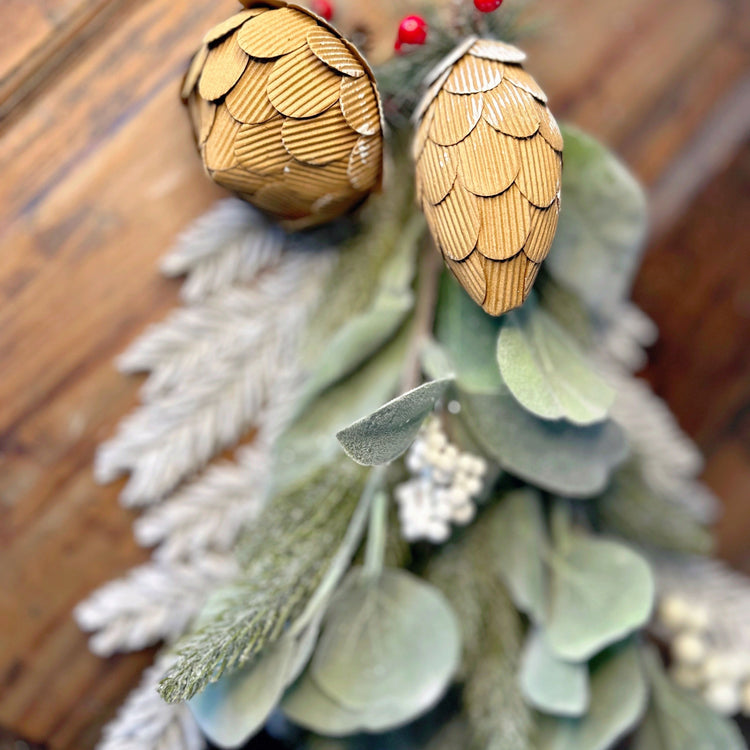 Farmhouse Woodland Pinecone Swag.