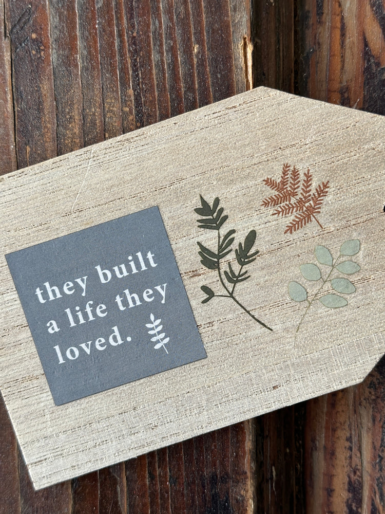 Rustic "Life They Loved" Wooden Wreath and Vase Ornament